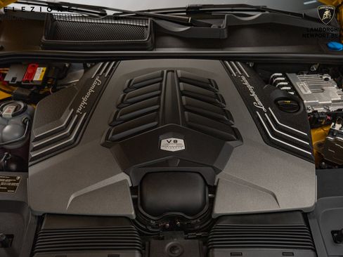 Used 2022 Lamborghini Urus image 10