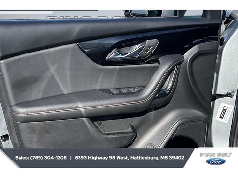 Used 2025 Chevrolet Blazer RS FWD image 17