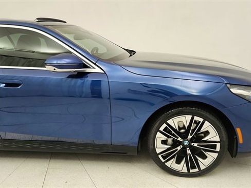 Used 2024 BMW 530i xDrive 530i xDrive w/ Premium Package image 7