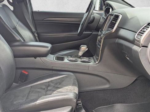 Used 2018 Jeep Grand Cherokee Altitude image 21