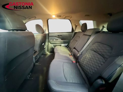 Used 2024 Nissan Pathfinder SV image 31