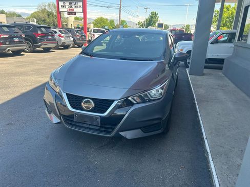 Used 2021 Nissan Versa SV FWD image 19