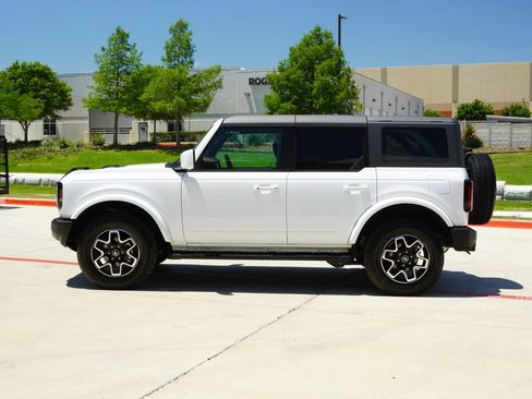 Used 2024 Ford Bronco Outer Banks AWD/4WD image 2