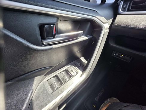 Used 2022 Toyota RAV4 XLE image 17