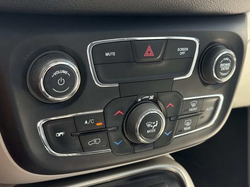 Used 2019 Jeep Compass Latitude FWD image 23