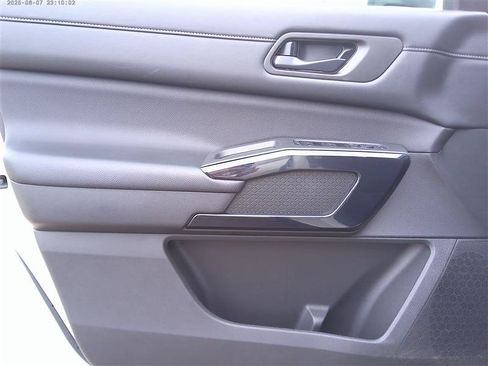 Used 2025 Nissan Pathfinder SV AWD/4WD image 19