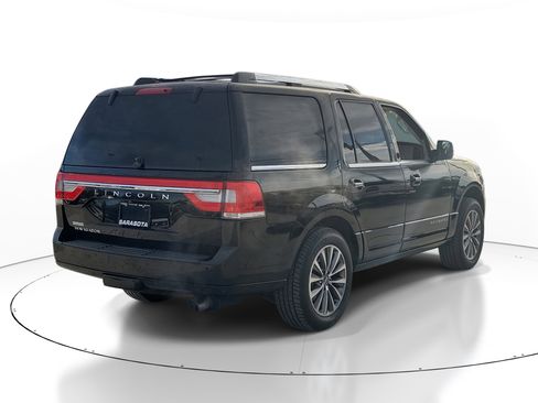 Used 2017 Lincoln Navigator Select image 6