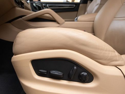 Certified 2023 Porsche Cayenne Platinum Edition AWD/4WD image 22