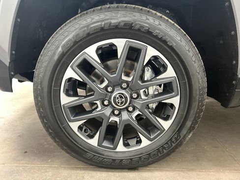 Used 2024 Toyota Tundra Limited image 25