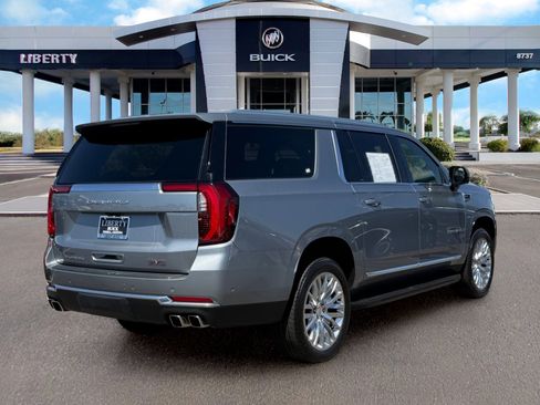 Used 2025 GMC Yukon XL Denali AWD/4WD image 3
