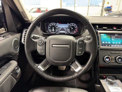 Used 2018 Land Rover Discovery SE image 14