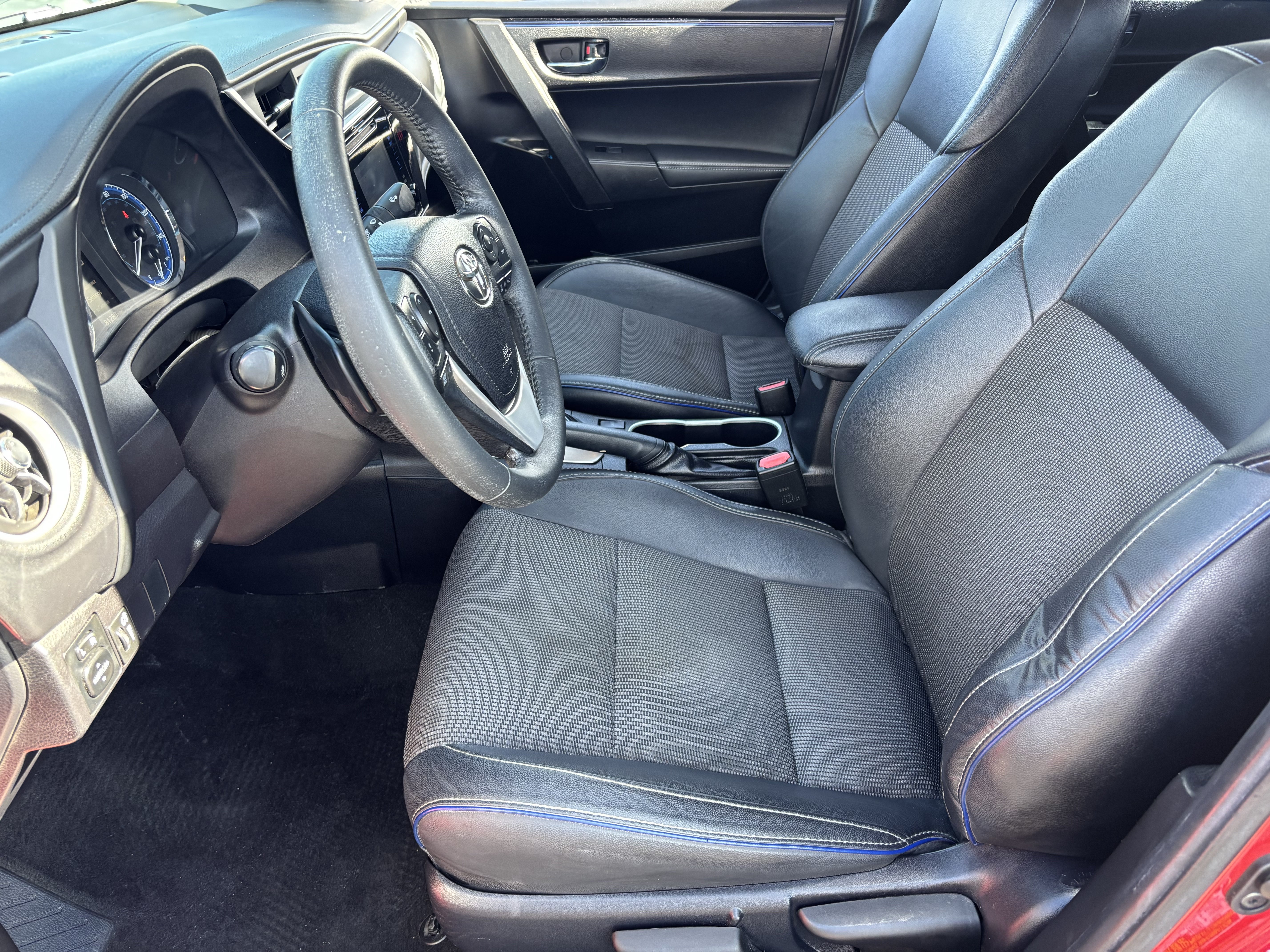 Used 2018 Toyota Corolla SE w/ Carpet Mat Package (TMS) FWD image 17