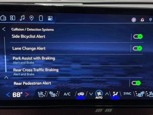 Used 2024 Chevrolet Traverse RS w/ LPO, Floor Liner Package image 33