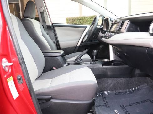 Used 2015 Toyota RAV4 LE AWD/4WD image 18
