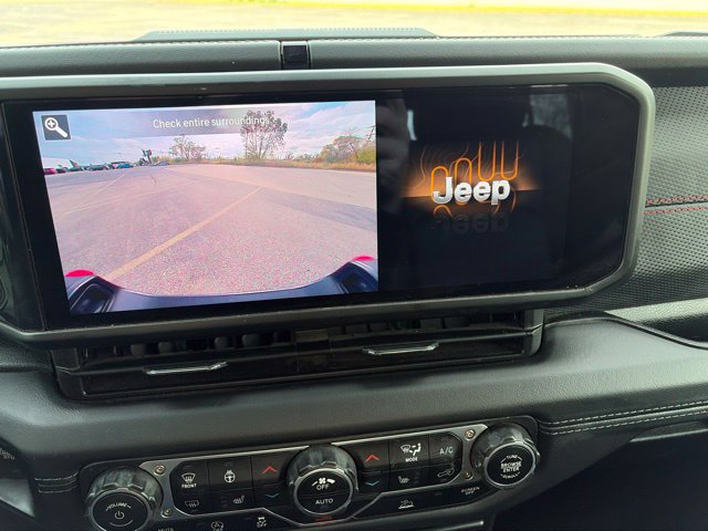 Used 2025 Jeep Gladiator Rubicon w/ Convenience Group AWD/4WD image 28