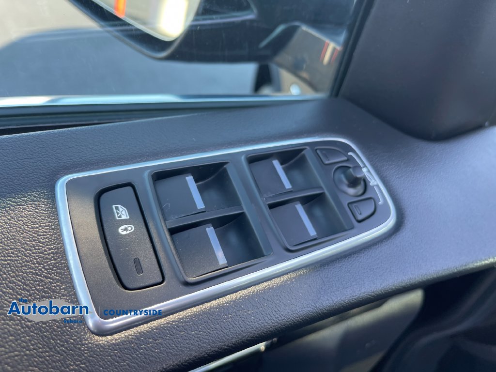 Used 2020 Jaguar F-PACE Premium AWD/4WD image 11