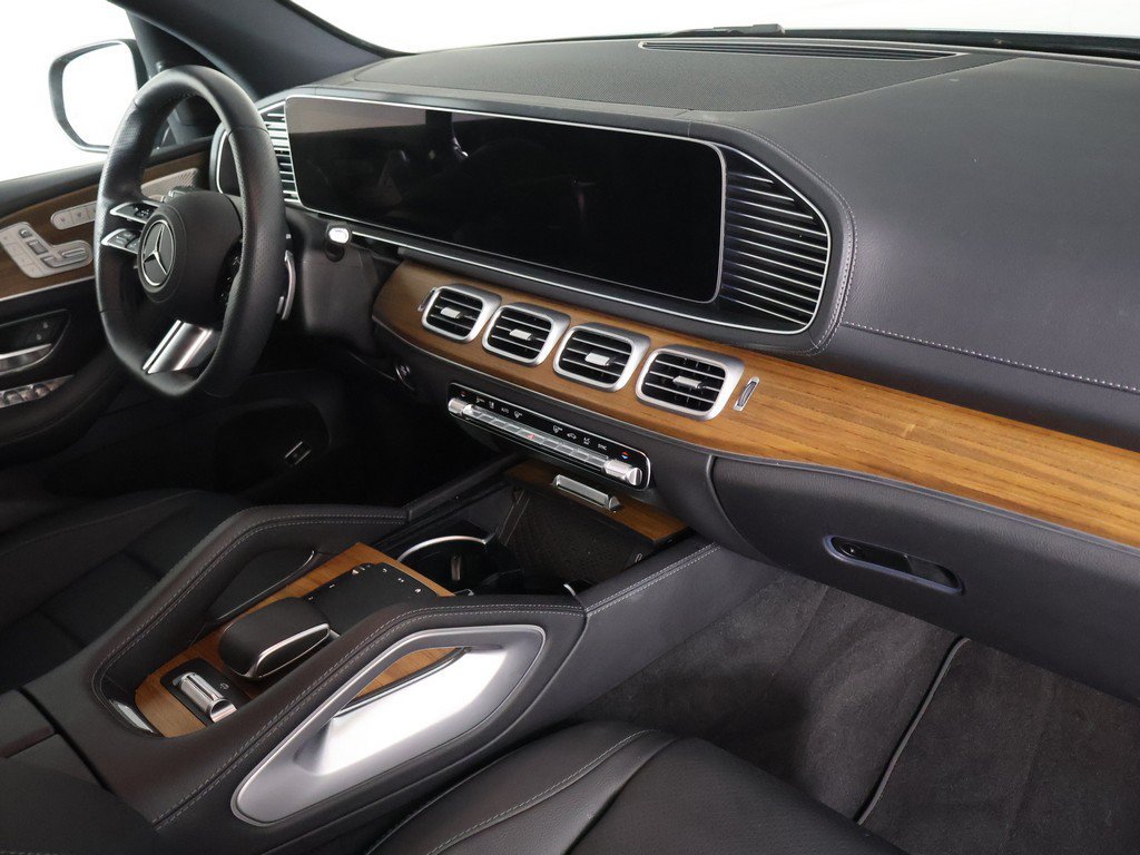 Used 2025 Mercedes-Benz GLS 450 4MATIC w/ AMG Line Exterior image 34