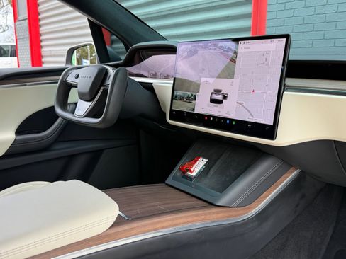 Used 2024 Tesla Model X image 17