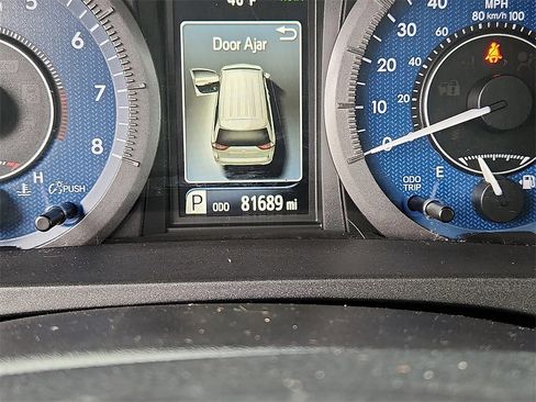 Used 2020 Toyota Sienna XLE image 21