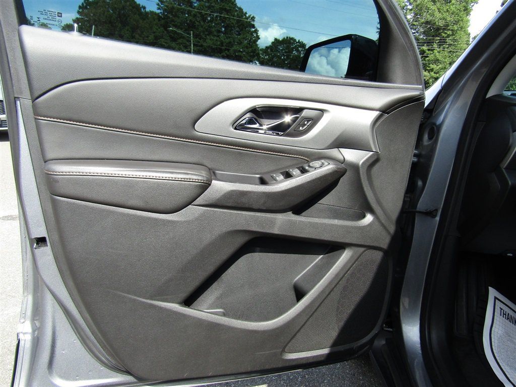 Used 2020 Chevrolet Traverse LS w/ LPO, Blackout Package FWD image 15