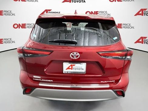 Used 2023 Toyota Highlander Platinum FWD image 6