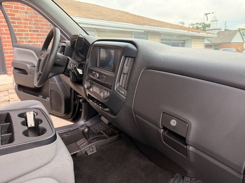 Used 2016 Chevrolet Silverado 1500 Custom w/ Custom Convenience Package AWD/4WD image 17