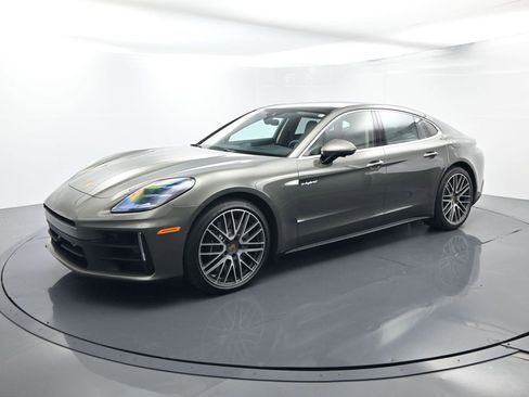 Used 2025 Porsche Panamera 4S image 1