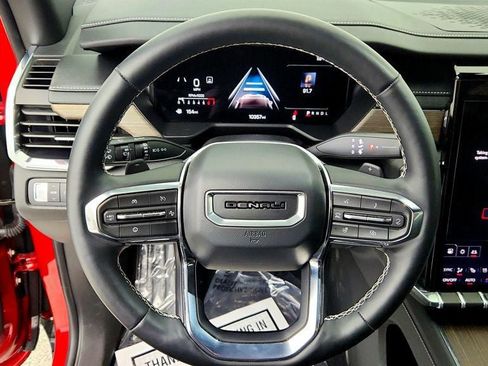 Used 2025 GMC Acadia Denali FWD image 13