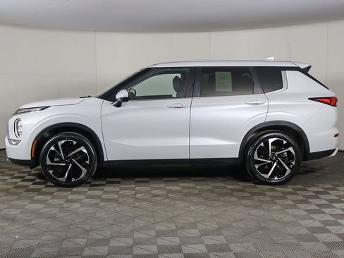 Used 2024 Mitsubishi Outlander SE image 18