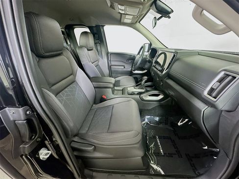 Used 2025 Nissan Frontier SV image 12