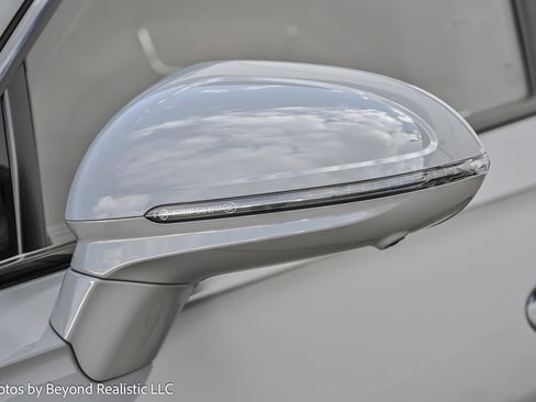 Used 2025 Bentley Flying Spur Plug-In Hybrid AWD/4WD image 8