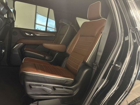Used 2023 GMC Yukon Denali Ultimate AWD/4WD image 39