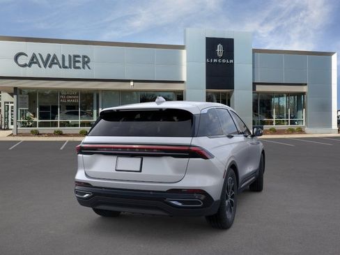 Used 2026 Lincoln Nautilus Premier AWD/4WD image 8