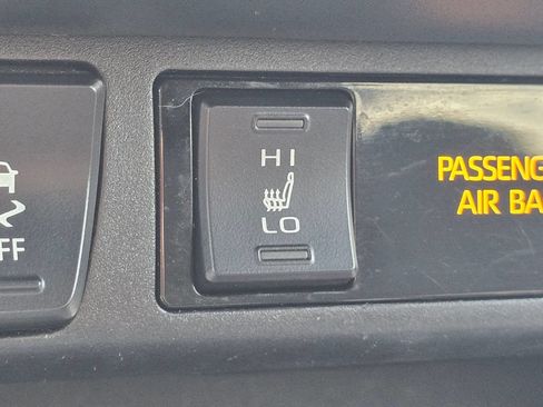 Used 2021 Toyota RAV4 XLE w/ XLE Grade Weather Package AWD/4WD image 30