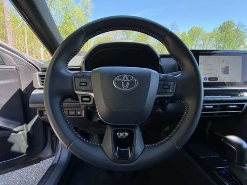 Used 2025 Toyota Camry SE FWD image 28