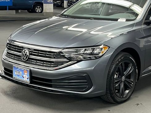 Used 2023 Volkswagen Jetta SE w/ Panoramic Sunroof Package FWD image 40