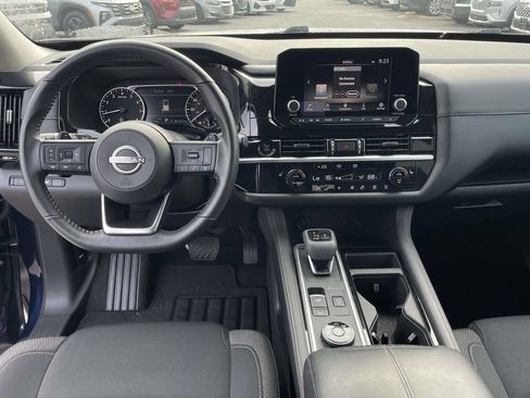 Used 2025 Nissan Pathfinder SV AWD/4WD image 4