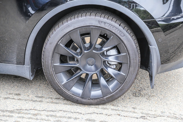Used 2021 Tesla Model Y Long Range AWD/4WD image 9