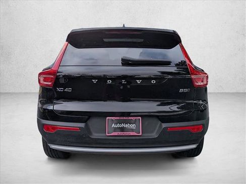 New 2025 Volvo XC40 B5 Core w/ Protection Package Premier image 8