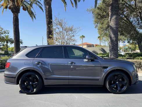 Used 2018 Bentley Bentayga AWD/4WD image 27
