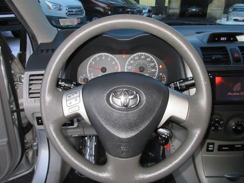 Used 2013 Toyota Corolla LE image 10
