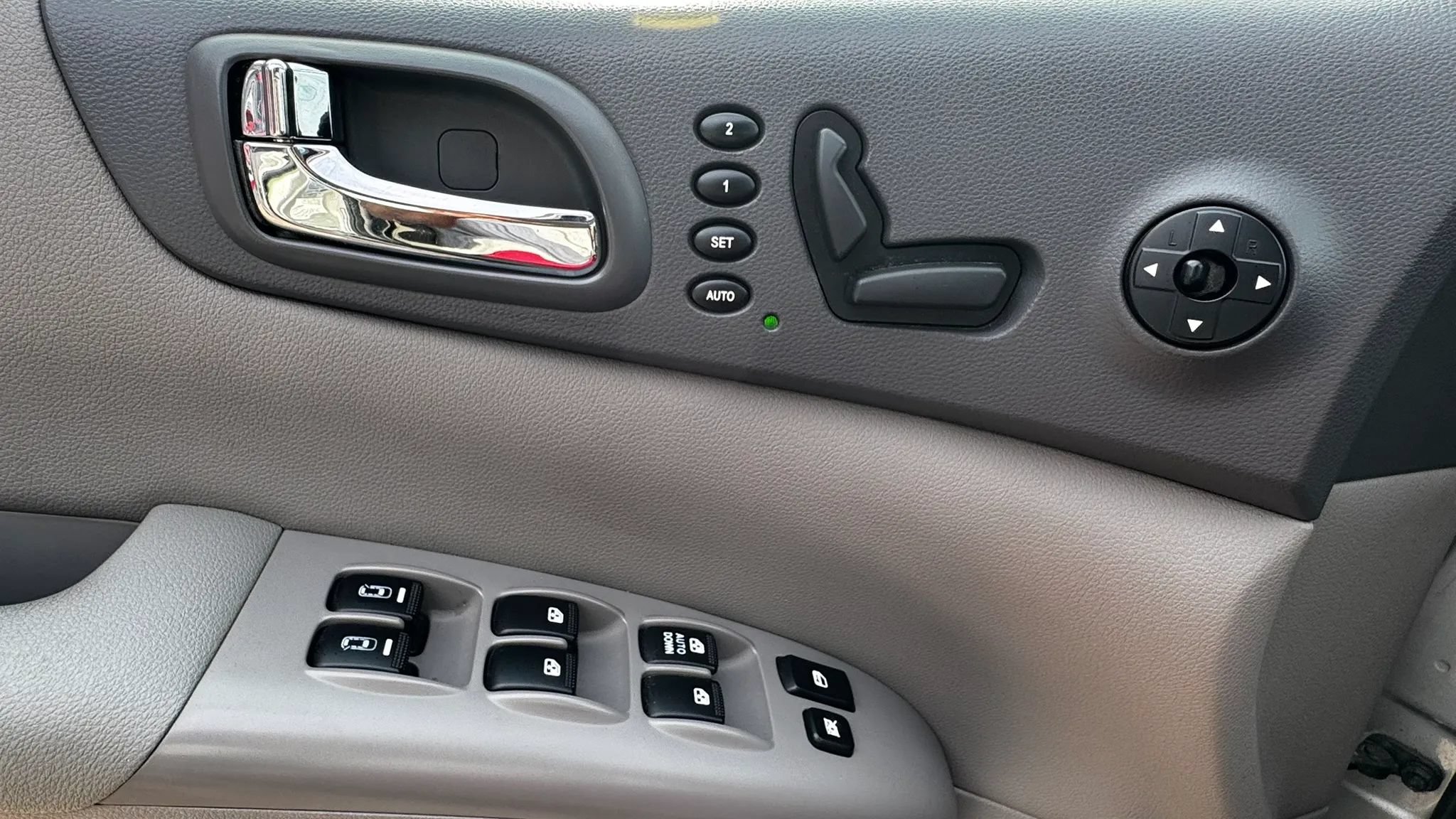 Used 2012 Kia Sedona EX w/ Luxury Pkg FWD image 24