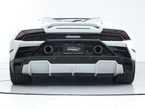 Used 2023 Lamborghini Huracan EVO image 5