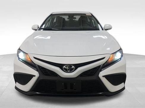 Used 2024 Toyota Camry SE FWD image 5