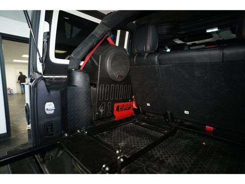 Used 2017 Jeep Wrangler Unlimited Rubicon AWD/4WD image 15