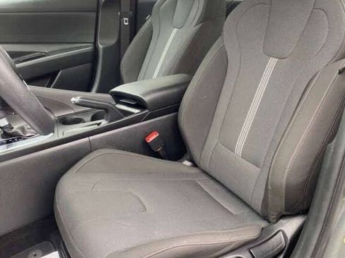 Used 2025 Hyundai Elantra SE image 25