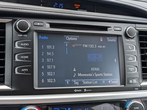 Used 2015 Toyota Highlander XLE AWD/4WD image 22