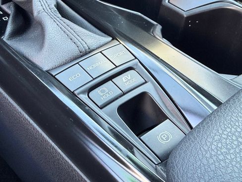 Used 2025 Toyota Camry SE FWD image 40