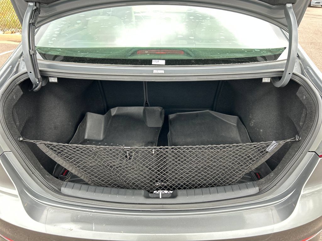 Used 2017 Hyundai Elantra Limited FWD image 5