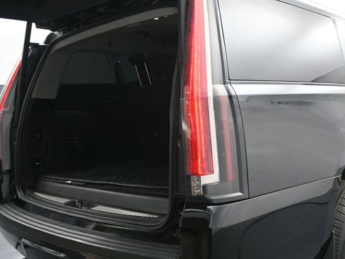Used 2019 Cadillac Escalade ESV Luxury AWD/4WD image 12